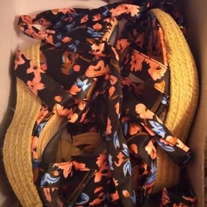 Wrap around leg wedges